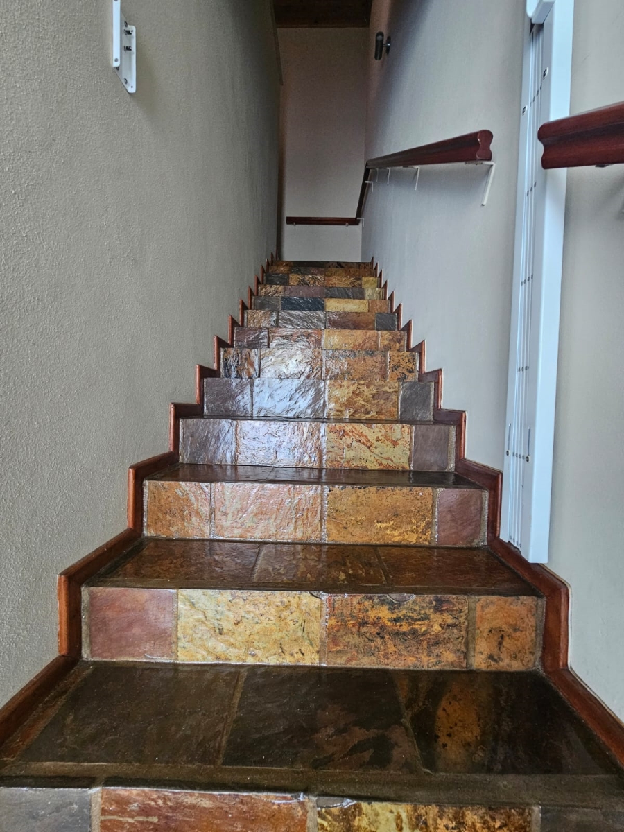 To Let 5 Bedroom Property for Rent in Stilbaai Wes Western Cape